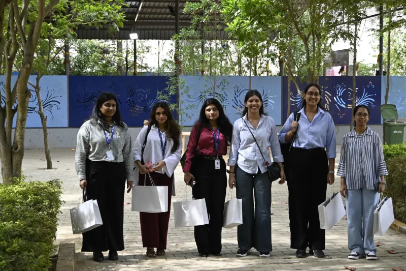 New MBA and PGDM students with welcome kits at NSB Bangalore